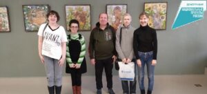 Инвалиды посетили выставку "Живая земля"